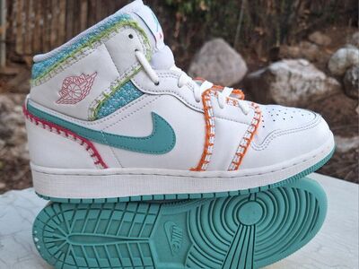 Fabulous Nike Air Jordan 1 Mid SE Youth Size 7Y