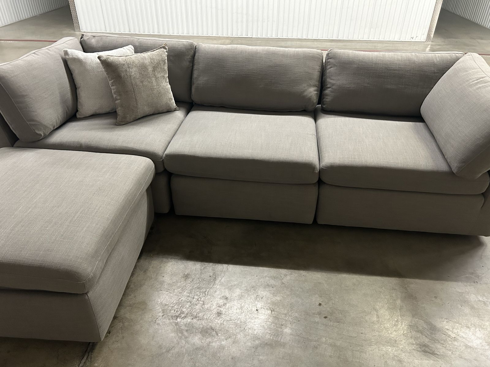 Can deliver Like new Sam’s modular sectional
