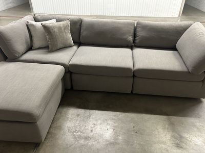 Can deliver Like new Sam’s modular sectional