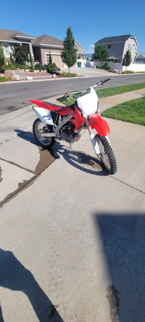 2005 Honda CRF 250R Dirt Bike