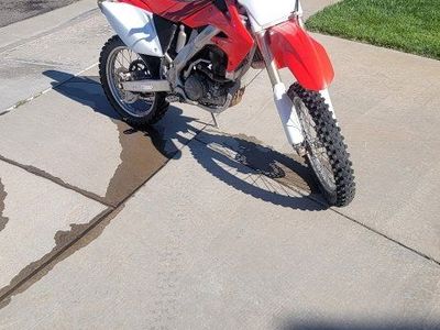 2005 Honda CRF 250R Dirt Bike