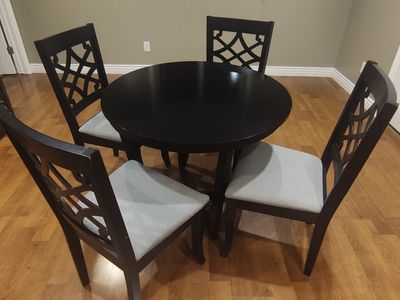 Round Kitchen Table and Chairs 3 ft