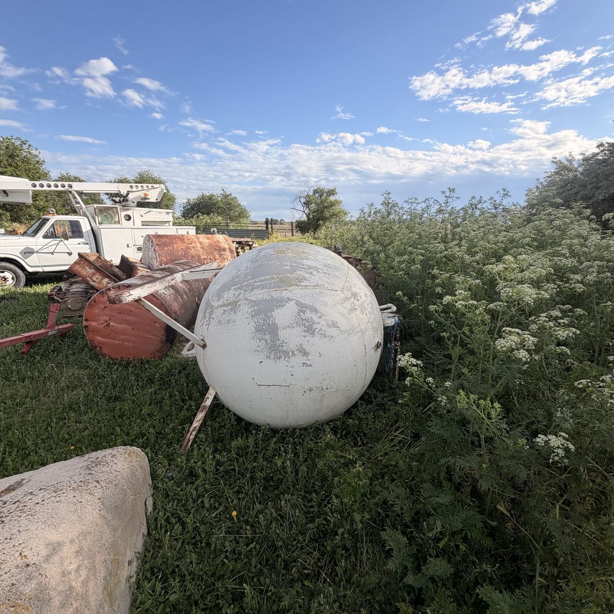 Ball fuel tank