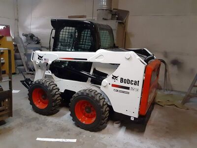 paint job on forklifts