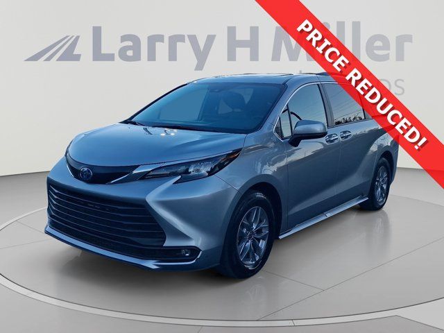 2025 Toyota Sienna XLE 8-Passenger