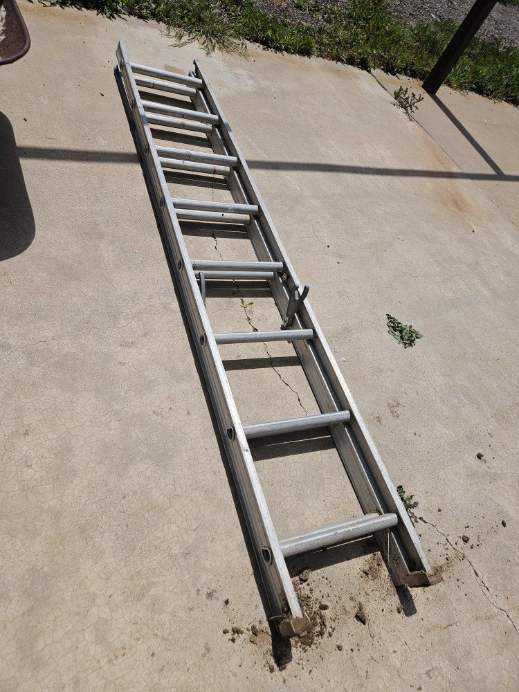 Sturdy Aluminum Extension Ladder - Great for Home & Garden Projects