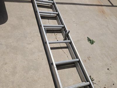 Sturdy Aluminum Extension Ladder - Great for Home & Garden Projects