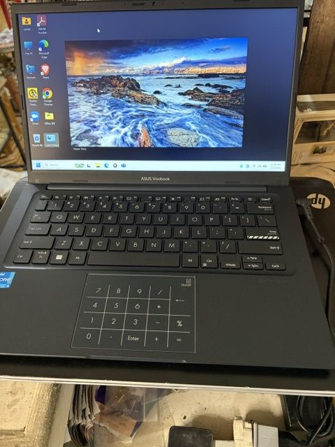 Asus Vivobook 14. i3 12th gen. 16 RAM, 512 NVMe