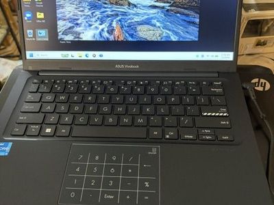 Asus Vivobook 14. i3 12th gen. 16 RAM, 512 NVMe