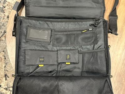 Targus Laptop Shoulder Messenger Bag Black/Gray with Multiple Pockets