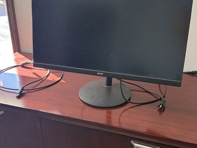 Gaming / computer monitor - 27”
