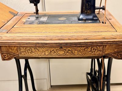 Antique Wheeler & Wilson D-9 Treadle Sewing Machine – Circa 1904–1905