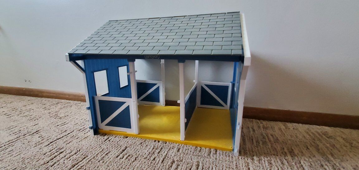 Breyer Country Stable