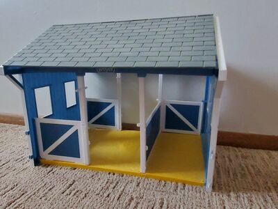 Breyer Country Stable