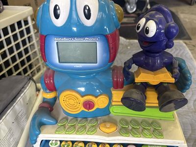 Vtech AlphaBert's Sonic Phonics Interactive Learning Robot Toy