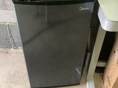 Midea Compact Refrigerator Mini Fridge Single Door Black