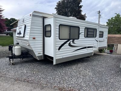 27 FT Komfort rear bedroom trailer