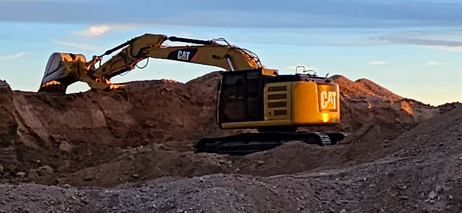 Excavator excellent condition