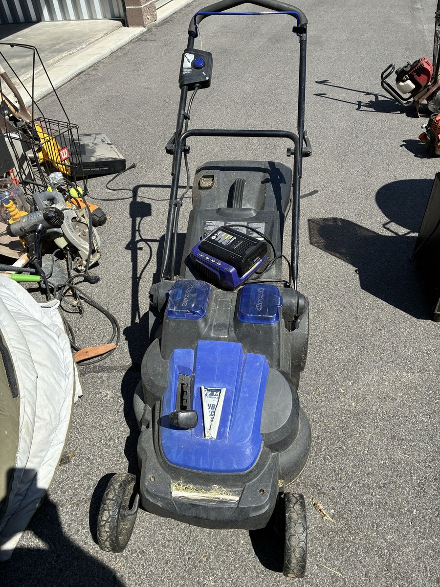 Electric lawnmower