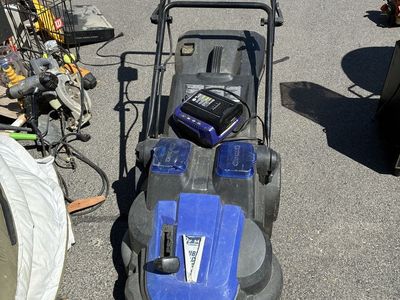 Electric lawnmower