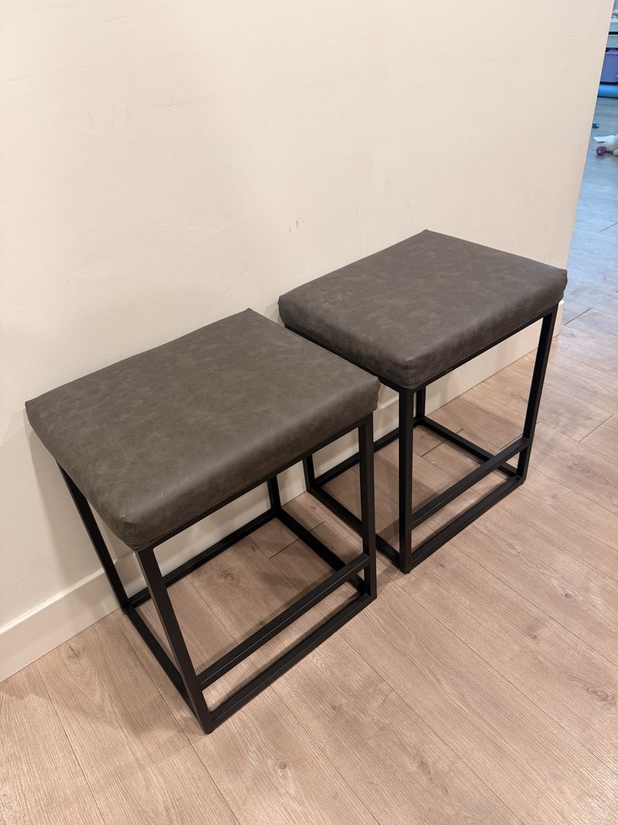 2 Counter Stools