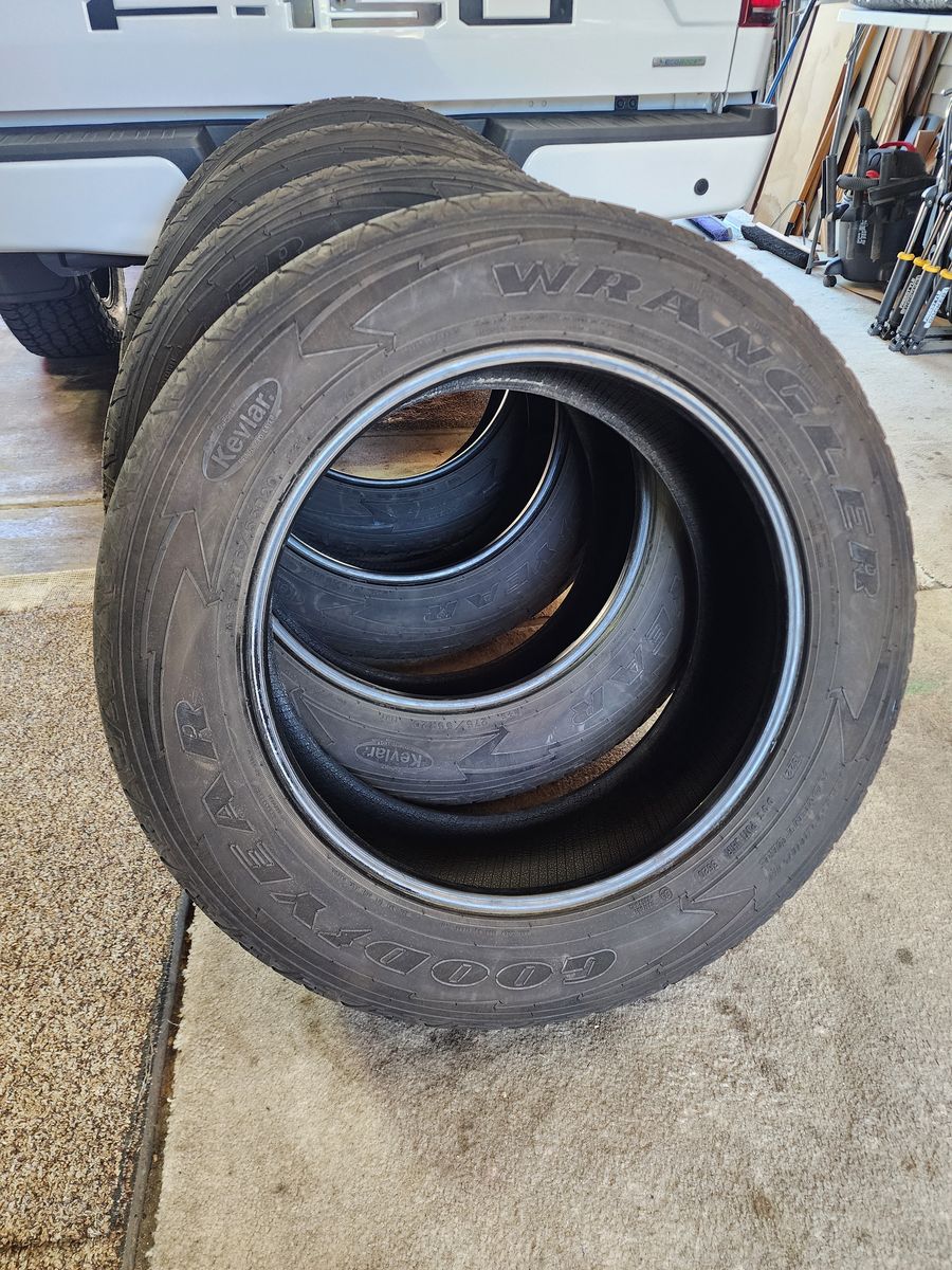 Goodyear wrangler 275/55 R20