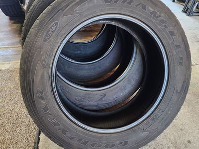 Goodyear wrangler 275/55 R20