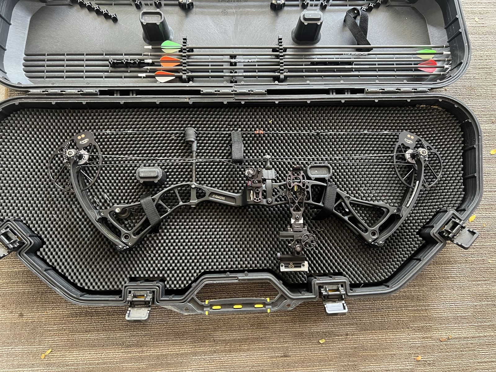 Bowtech Realm SS Compound Bow with Hard Case and Arrows