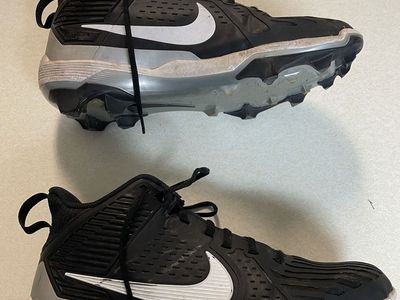 Size 11 Men’s Nike Alpha Football Cleats.