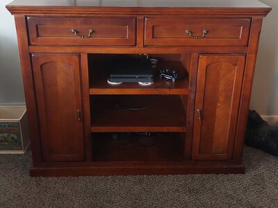 TV Stand/ Entertainment Center