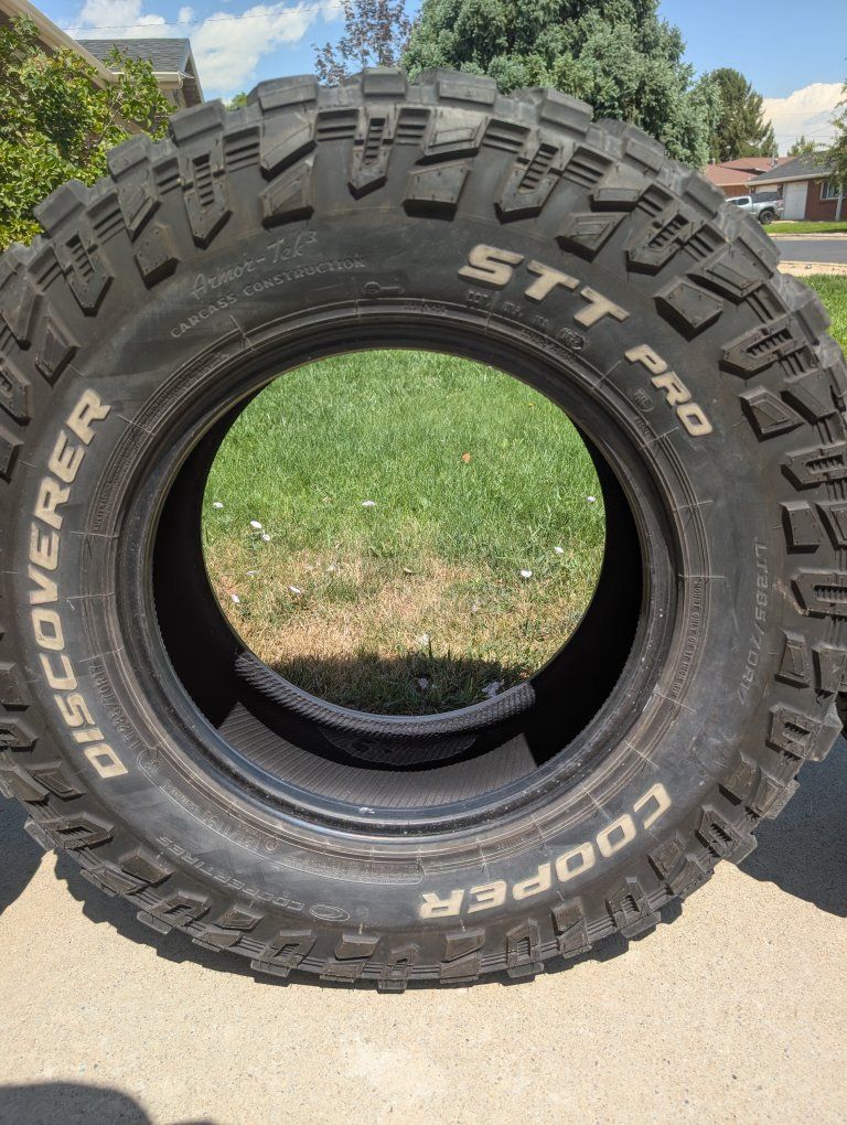 Set of 4 Cooper Discoverer STT Pro LT285/70R17 Off-Road Tires - Great Tread Depth