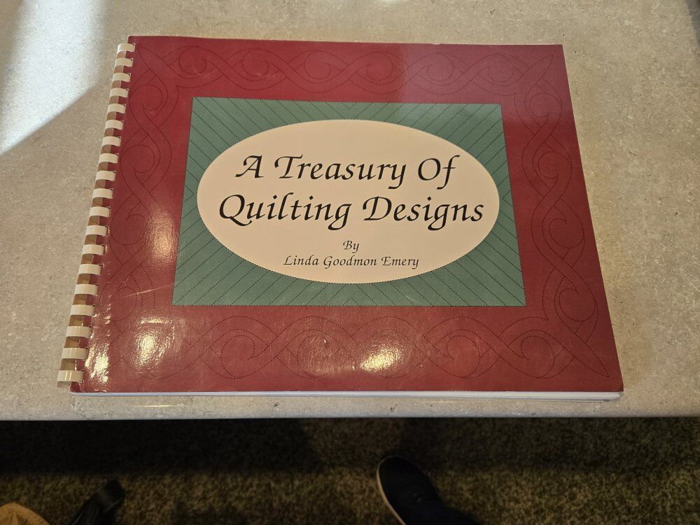 A TREASURY OF QUILTING DESIGNS - BOOK