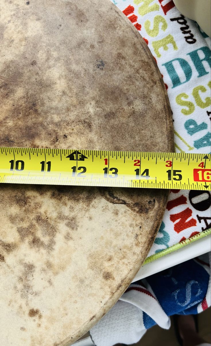 Pampered chef large pizza Stone. Has obvious signs of use but in excellent condition! Does not come with the wire rack.