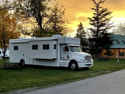 2004 United Specialties Freightliner Columbia