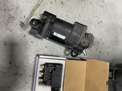 ‘08 Mercedes Benz air compressor and valve block