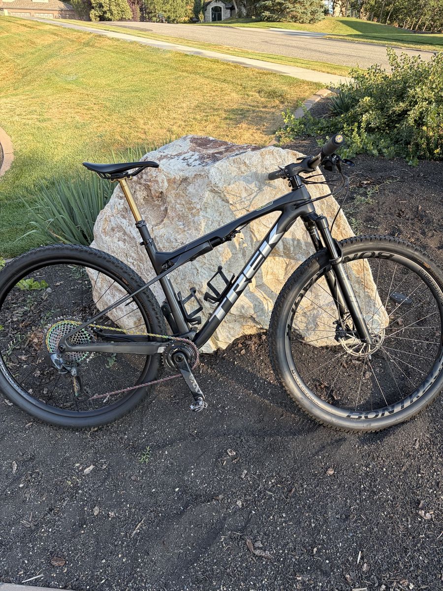 TREK supercaliber 9.9 with E-transmission/SRAM AXS M/L