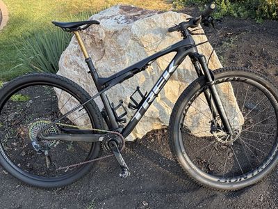 TREK supercaliber 9.9 with E-transmission/SRAM AXS M/L