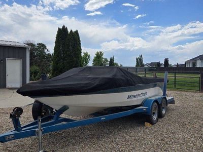1989 Mastercraft 19' ProStar 190