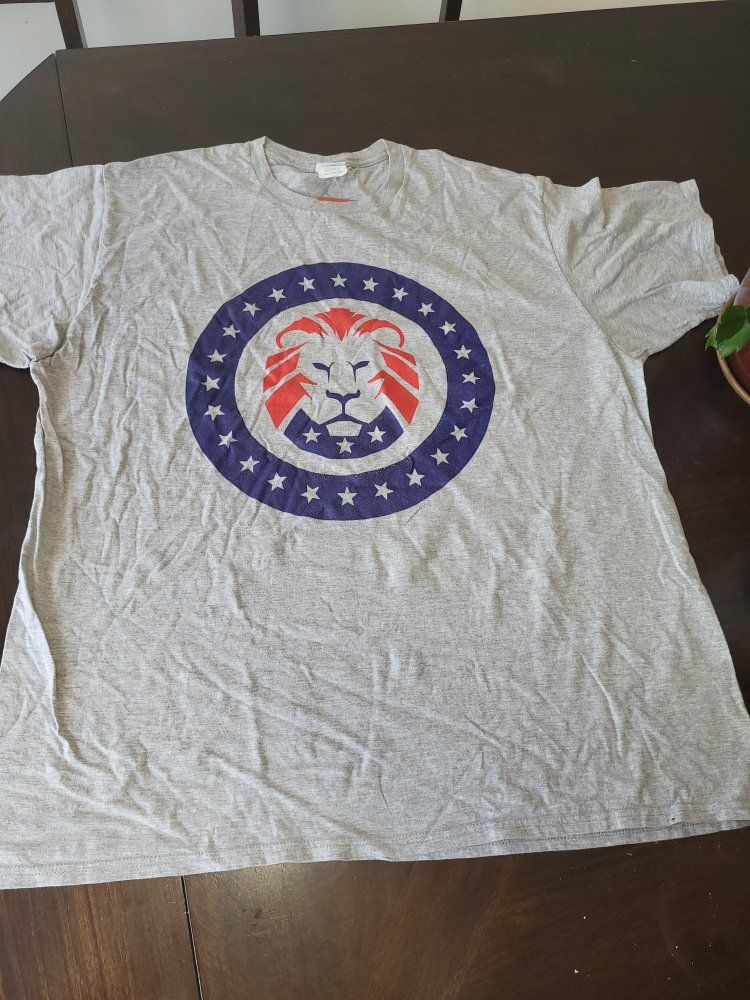 Port & Company Men's 2XL Grey T-Shirt with Patriotic Lion Graphic