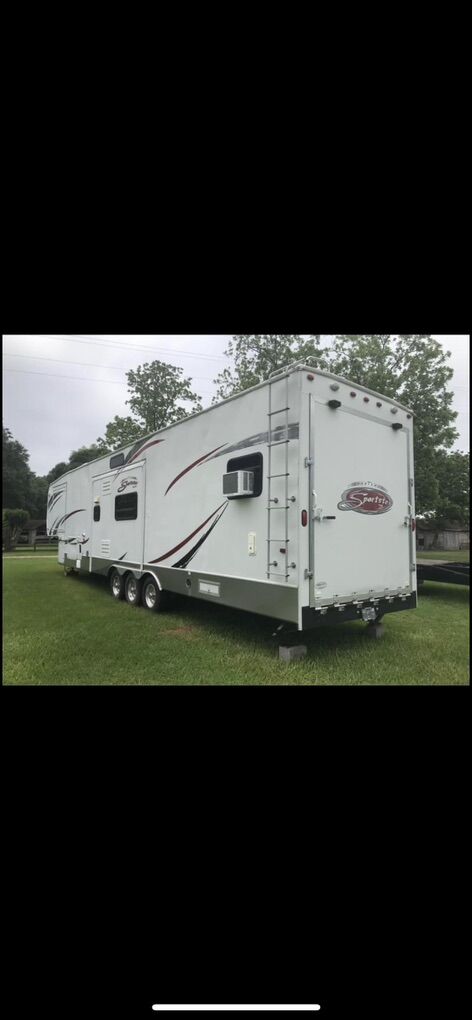 Fifth Wheel 43' Keystone