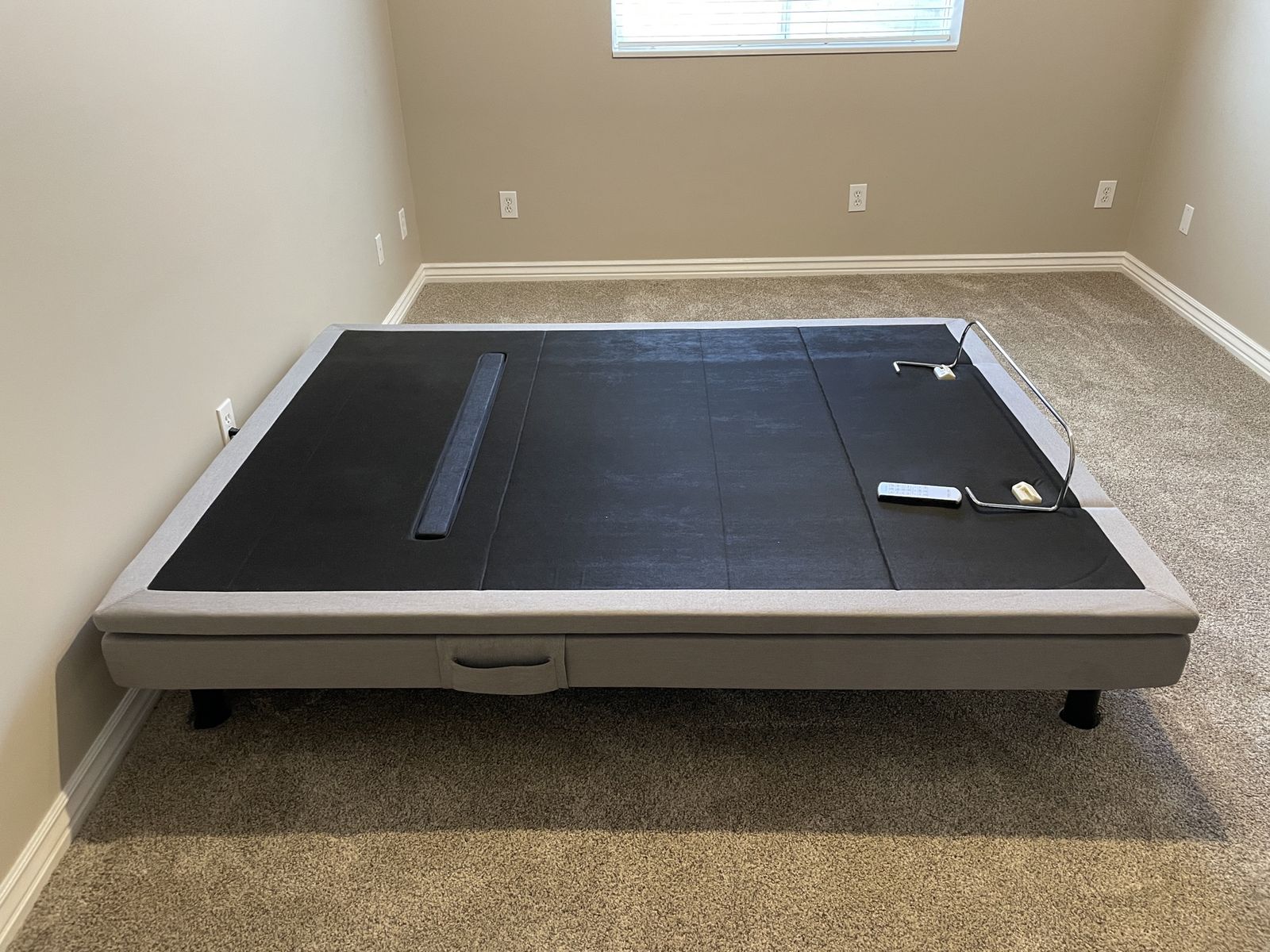 Structures S700 Queen Adjustable Bed Base - Zero Gravity, Massage, Underbed Light