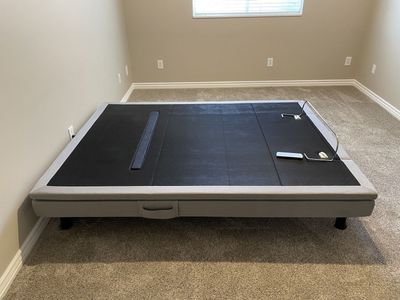 Structures S700 Queen Adjustable Bed Base - Zero Gravity, Massage, Underbed Light