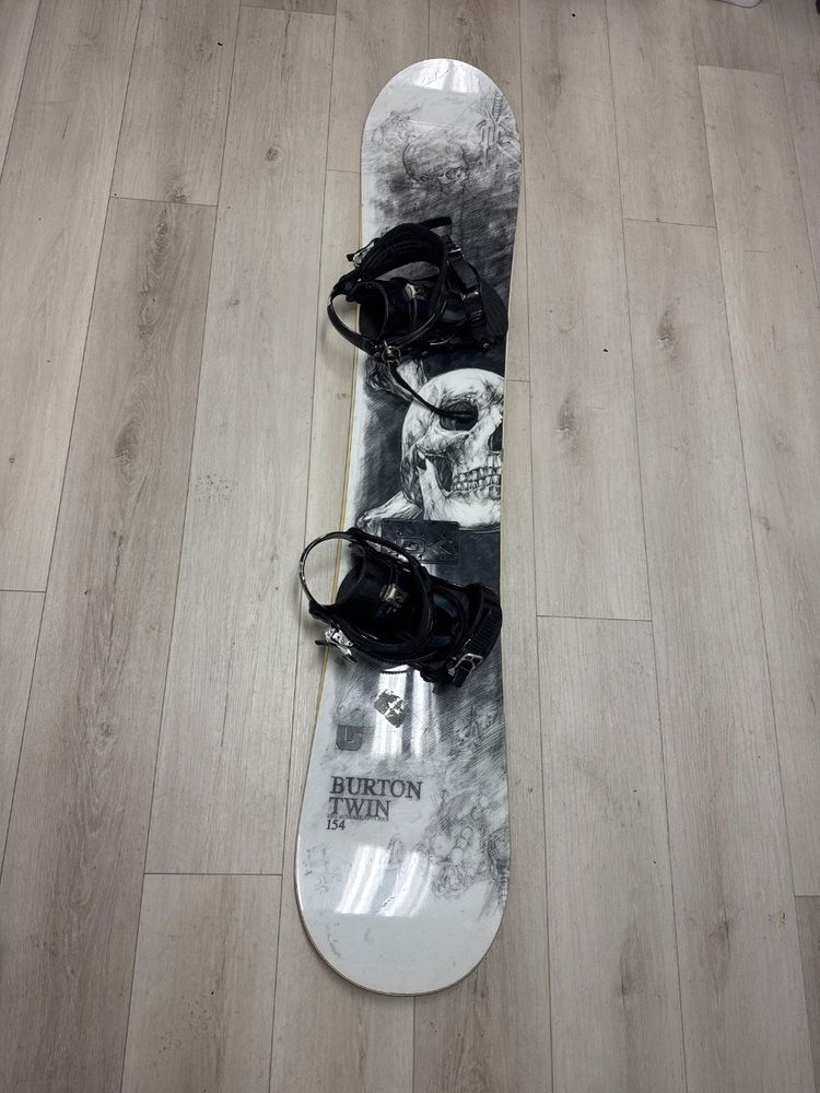 BURTON TWIN 154 SNOWBOARD