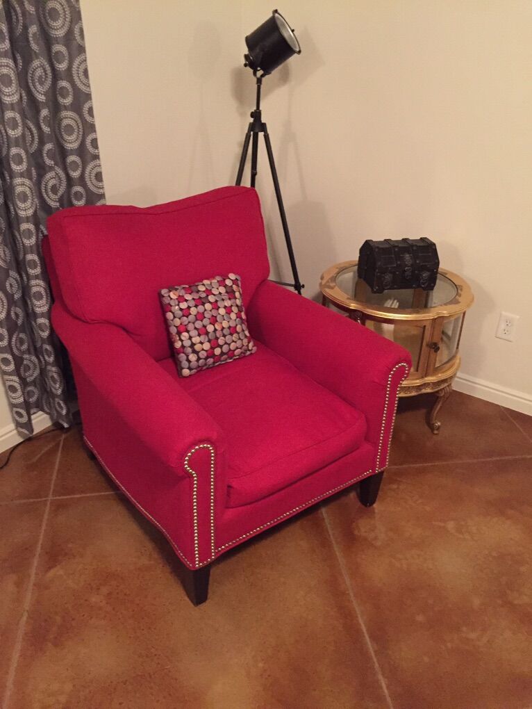 Sussex Club Chair – Cranberry Linen