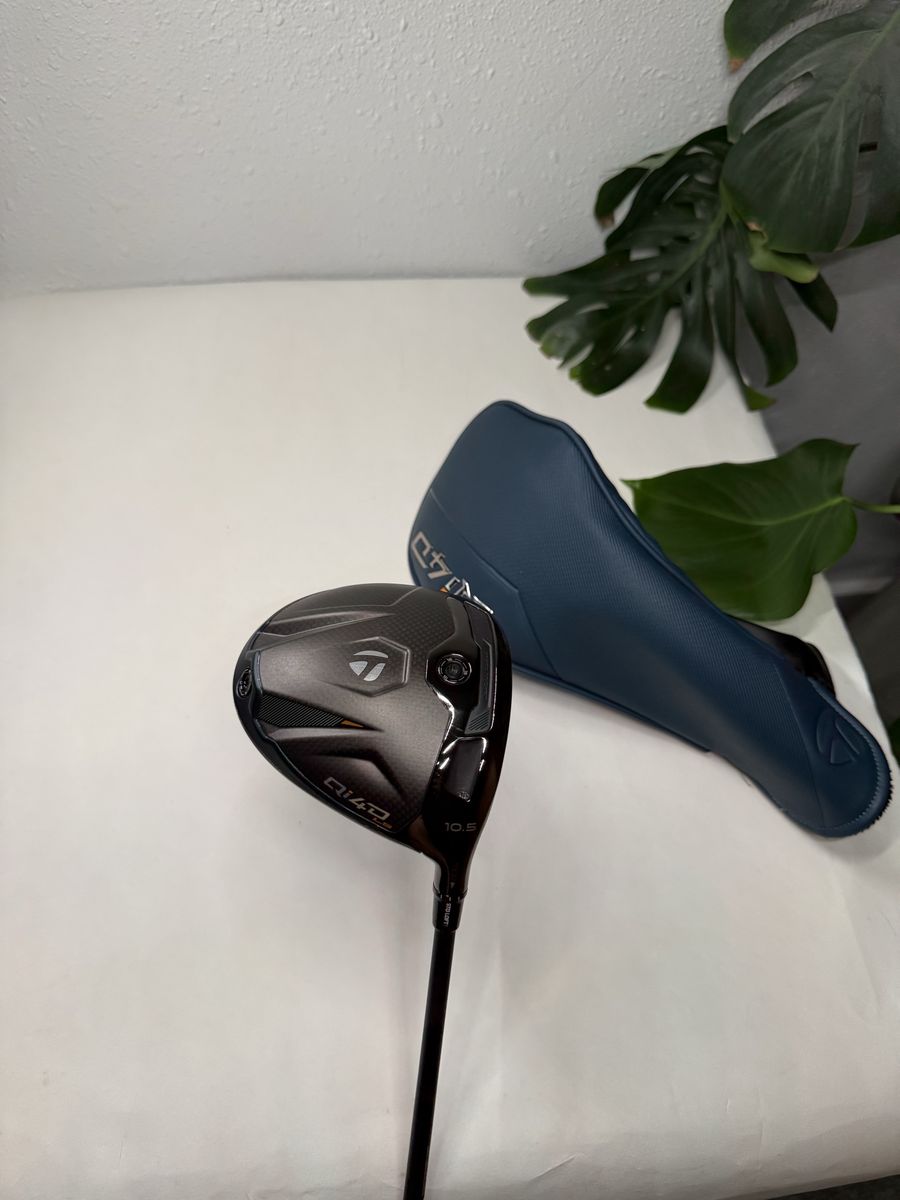 TaylorMade Qi4D Driver 10.5° Tensei Black 55 X-Stiff Graphite RH Headcover MINT