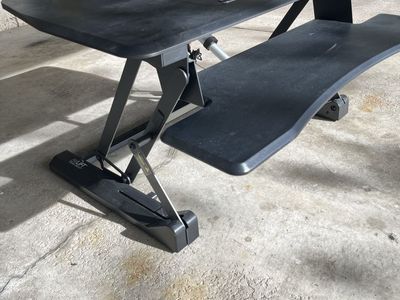 Desk Topper Height Adjustable with a Button