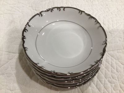 Mikasa Marlboro Japan 8 dessert bowls platinum trim on white scalloped edge