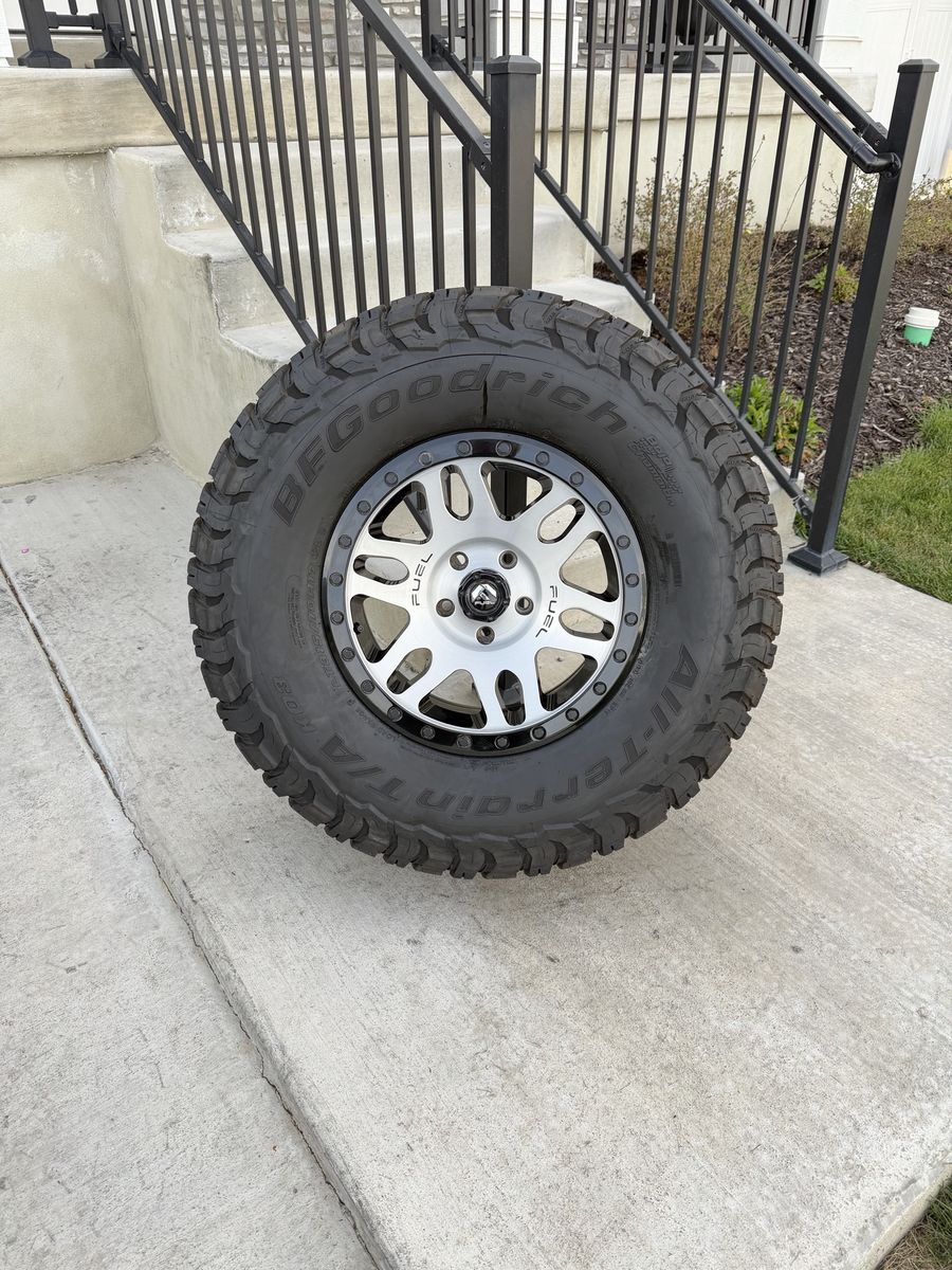 Jeep Wrangler Gladiator Rims and Tires 315/70R17