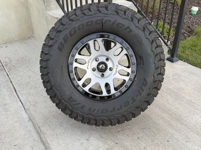 Jeep Wrangler Gladiator Rims and Tires 315/70R17