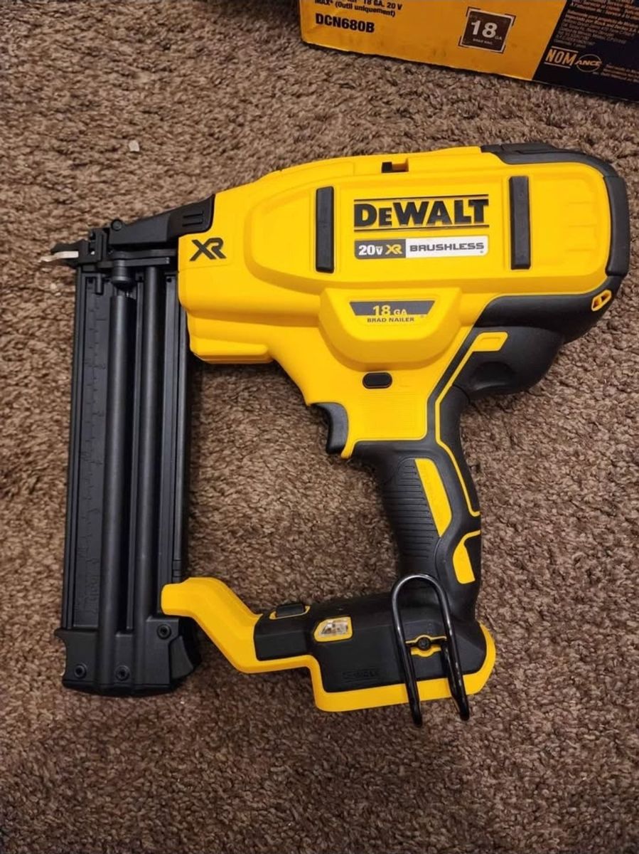 New Dewalt 20V MAX XR 18-Gauge Brad Nailer